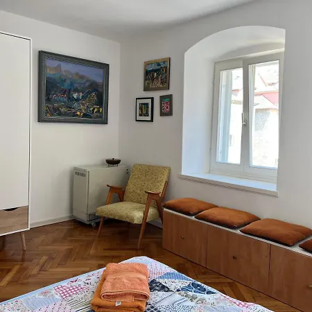 Old Town Apartment *