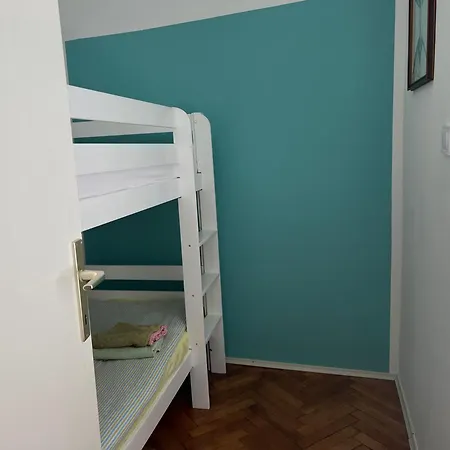 Old Town Apartment *