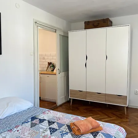 Old Town Apartment *